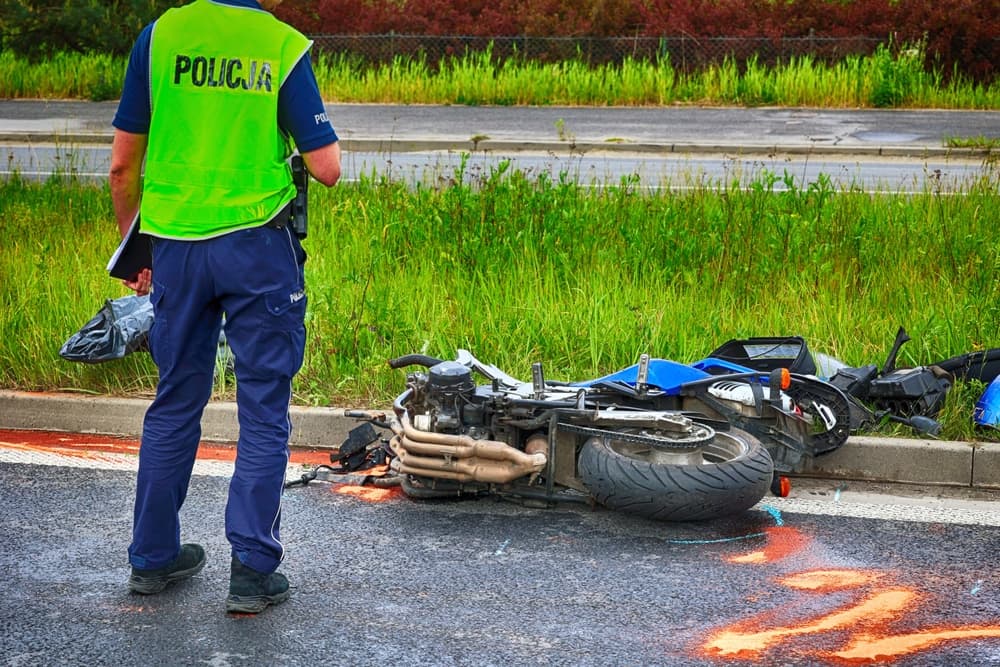 A police officer investigates a severe motorcycle accident, highlighting unique legal challenges in motorcycle accident claims.